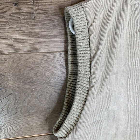St. John’s Bay Corduroy Vest Mens Medium Tan Zip Up Closure Quilted Liner - Picture 4 of 9